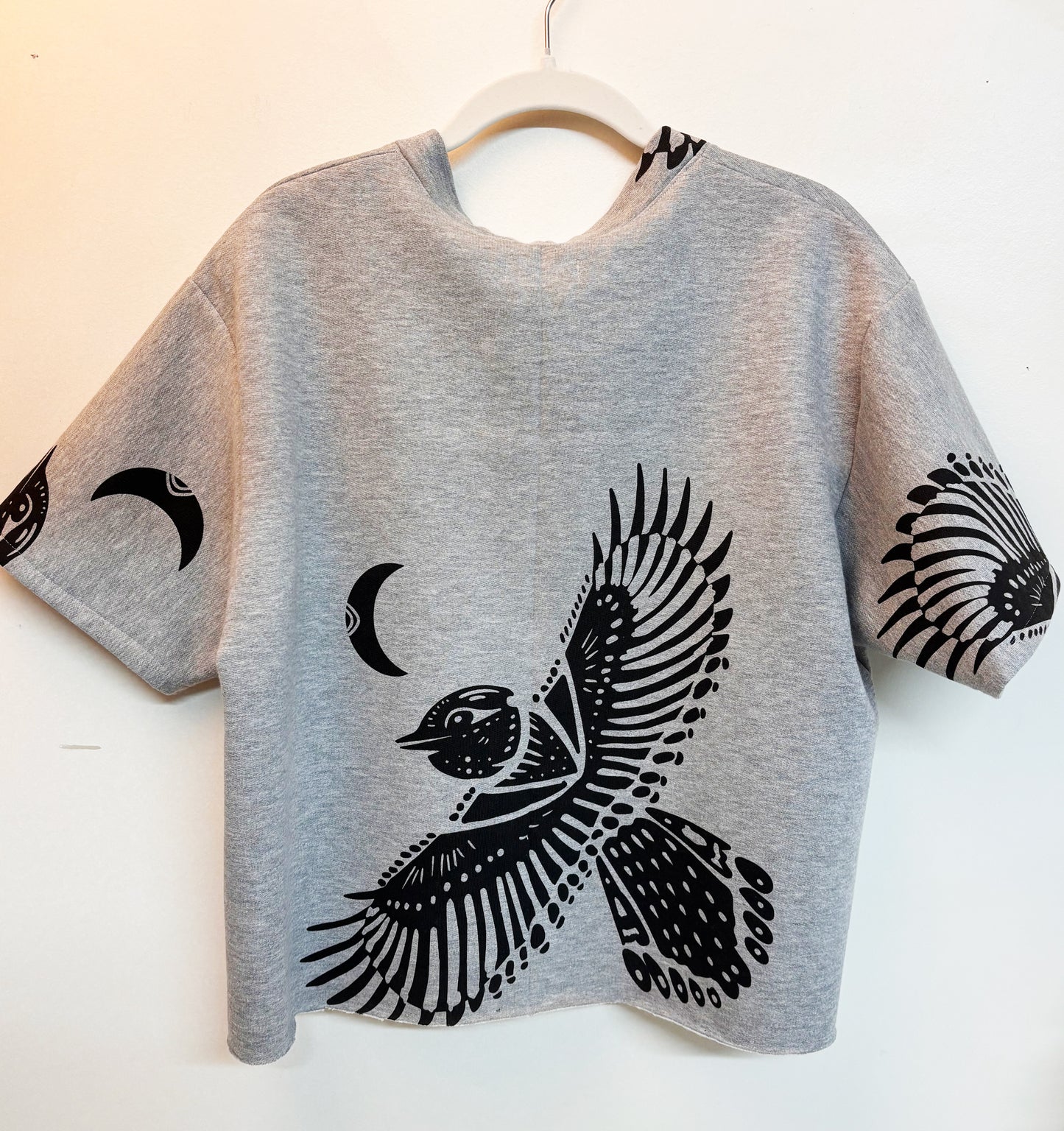Grey Fleece Short Sleeve Sweatshirt - Large Jay Bird - Hand Printed - One of a Kind - Apparel